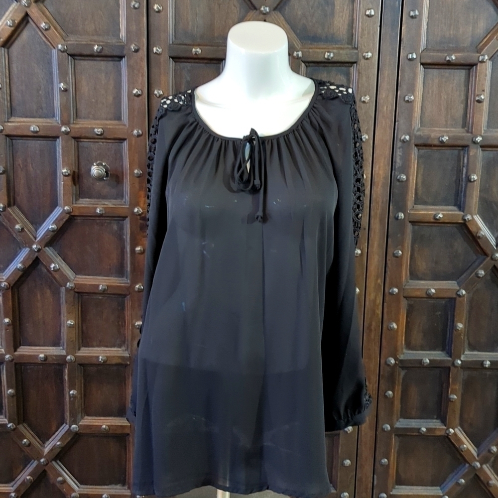 𝅺SIZE L super sexy slightly sheer black 3/4 sleeve with lace and tie at top,